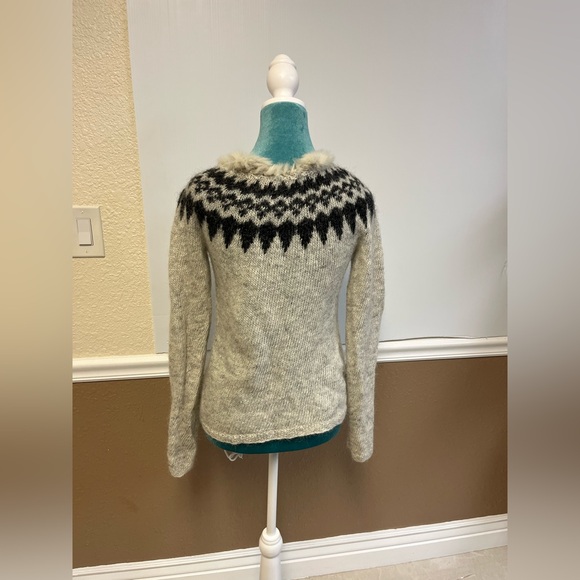 Handmade Icelandic Fair Isle Nordic Wool Sweater – Size S - Picture 6 of 8